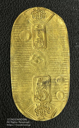 天保小判は天保8年〜安政5年 (1837~1858)に鋳造されました。金56.8% 銀43.2% 量目11.2g。裏の極印が保の字なので、保字小判ともいいます。鑑定書・桐箱付き。