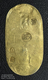 天保小判は天保8年〜安政5年 (1837~1858)に鋳造されました。金56.8% 銀43.2% 量目11.2g。裏の極印が保の字なので、保字小判ともいいます。鑑定書・桐箱付き。