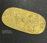 元文小判は元文元年~文政元年(1736~1818)まで鋳造されました。背に真書体の文の字の刻印があり真文小判とも呼ばれています。品位は金653 / 銀347 量目12.9g です。鑑定書・桐箱付き。(鑑定書には稲荷刻印についての記載はありません。)