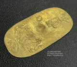 元文小判は元文元年~文政元年(1736~1818)まで鋳造されました。背に真書体の文の字の刻印があり真文小判とも呼ばれています。品位は金653 / 銀347 量目12.9g です。鑑定書・桐箱付き。(鑑定書には稲荷刻印についての記載はありません。)