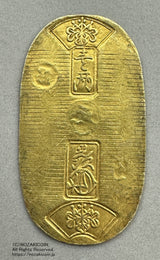 天保8年〜安政5年 (1837~1858)に鋳造されました。金56.8% 銀43.2% 量目11.3g。裏の極印が保の字なので、保字小判ともいいます。鑑定書・桐箱付き。