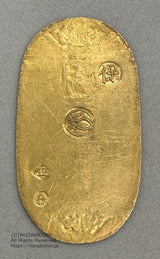 天保小判は天保8年〜安政5年 (1837~1858)に鋳造されました。金56.8% 銀43.2% 量目11.2g。裏の極印が保の字なので、保字小判ともいいます。鑑定書・桐箱付き。