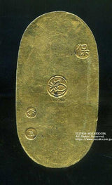 天保8年〜安政5年 (1837~1858)に鋳造されました。 金56.8% 銀43.2% 量目11.3g。 裏の極印が保の字なので、保字小判ともいいます。 鑑定書・桐箱付き。