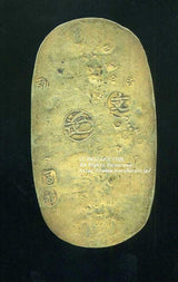 元文小判は元文元年~文政元年(1736~1818)まで鋳造されました。 背に真書体の文の字の刻印があり真文小判とも呼ばれています。 馬神は縁起の良い七福小判です。 品位は金653 / 銀347 量目13.00g です。 鑑定書・桐箱付き。