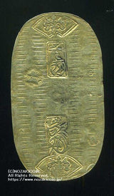 元文小判は元文元年~文政元年(1736~1818)まで鋳造されました。  背に真書体の文の字の刻印があり真文小判とも呼ばれています。  品位は金653 / 銀347 量目13.00g です。  鑑定書・桐箱付き