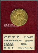 旧5円金貨(縮小) 明治6年(1873) 発行枚数 3,148,925枚 直径 21.82mm 品位 金900 / 銅100 量目8.33g 化粧箱にはダメージがあります。 オークションのビニール袋無し