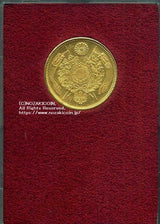 旧5円金貨(縮小) 明治6年(1873) 発行枚数 3,148,925枚 直径 21.82mm 品位 金900 / 銅100 量目8.33g 化粧箱にはダメージがあります。 オークションのビニール袋無し