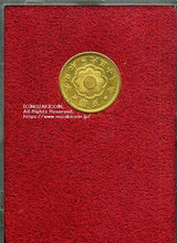 新5円金貨 大正13年(1924) 発行枚数 76,037枚 直径 16.96mm 品位 金900 / 銅100 量目4.17g 化粧箱にはダメージがあります。 オークションのビニール袋無し