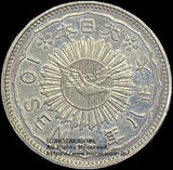 八咫烏銀貨は初めて一般公募による図案が採用されました。  表中央の価額の左右に鳳凰、裏面日章の真ん中に八咫烏が配されています。  銀価格高騰の為、流通しませんでした。  八咫烏10銭銀貨は直径16.06mm 品位は銀720 / 銅280 量目は1.50gです。  大正8年(1919)鑑定書付。