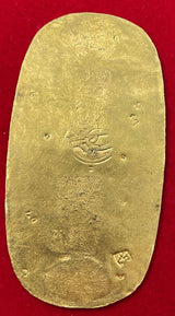 慶長小判は慶長6年~元禄8年(1601~1695)に鋳造されました。  品位は金857 / 銀143 量目17.73g。  江戸期最初の小判で、江戸座・京座・駿河座の三座で鋳造されました。  鑑定書・桐箱付き