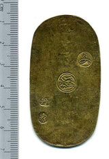 文政小判は文政2年~文政11年(1819~1828)に鋳造されました。  品位は金559 / 銀441 量目13.07g。  裏の極印が草書体の文の字なので、草文小判ともいいます。  鑑定書・桐箱付き。