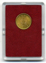 新10円 明治33年(1900) 発行枚数 1,114,766枚 直径 21.21mm 品位 金900 / 銅100 量目8.33g 化粧箱にはダメージがあります。 オークションのビニール袋無し