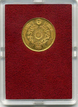 旧5円金貨 明治3年(1870) 直径 23.84mm 品位 金900 / 銅100 量目8.33g 化粧箱にはダメージがあります。 オークションのビニール袋無し