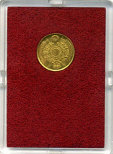旧2円金貨 明治3年(1870) 発行枚数 883,293枚 直径 17.48mm 品位 金900 / 銅100 量目3.33g 化粧箱にはダメージがあります。 オークションのビニール袋無し