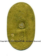 万延小判は万延元年~慶応3年(1860~1867)まで鋳造されました。  品位は金574 / 銀426 量目3.3g です。  小型で雛小判とも呼ばれます。  鑑定書・桐箱付き。