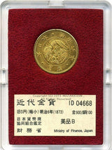 旧5円金貨(縮小) 明治6年(1873) 発行枚数 3,148,925枚 直径 21.82mm 品位 金900 / 銅100 量目8.33g 化粧箱にはダメージがあります。 オークションのビニール袋無し