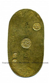 天保8年〜安政5年 (1837~1858)に鋳造されました。 金56.8% 銀43.2% 量目11.2g。 裏の極印が保の字なので、保字小判ともいいます。 鑑定書・桐箱付き。