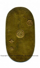 天保8年〜安政5年 (1837~1858)に鋳造されました。 金56.8% 銀43.2% 量目11.2g。 裏の極印が保の字なので、保字小判ともいいます。 鑑定書・桐箱付き。