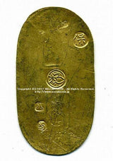 天保8年〜安政5年 (1837~1858)に鋳造されました。 金56.8% 銀43.2% 量目11.2g。 裏の極印が保の字なので、保字小判ともいいます。 鑑定書・桐箱付き。