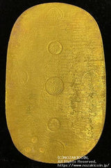 享保大判(享保大判金)は享保10年(1725)〜天保8年(1837)に鋳造されました。品位は金676 / 銀324 量目は165.38gです。第16代後藤方乗の墨書きです。鑑定書・桐箱付き。
