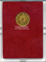 新5円金貨 明治30年(1897) 発行枚数 111,776枚 直径 16.96mm 品位 金900 / 銅100 量目4.17g 化粧箱にはダメージがあります。 オークションのビニール袋無し