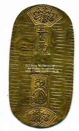 文政小判は文政2年~文政11年(1819~1828)に鋳造されました。  品位は金559 / 銀441 量目13.07g。  裏の極印が草書体の文の字なので、草文小判ともいいます。  鑑定書・桐箱付き。