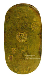 文政小判は文政2年~文政11年(1819~1828)に鋳造されました。  金55.9% 銀44.1% 量目13.07g。  裏の極印が草書体の文の字なので、草文小判ともいいます。  鑑定書・桐箱付き。