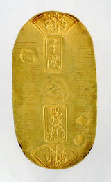 天保小判は天保8年〜安政5年 (1837~1858)に鋳造されました。 金56.8% 銀43.2% 量目11.2g。 裏の極印が保の字なので、保字小判ともいいます。 鑑定書・桐箱付き。