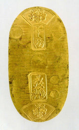 天保小判は天保8年〜安政5年 (1837~1858)に鋳造されました。 金56.8% 銀43.2% 量目11.2g。 裏の極印が保の字なので、保字小判ともいいます。 鑑定書・桐箱付き。