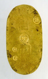 天保小判は天保8年〜安政5年 (1837~1858)に鋳造されました。 金56.8% 銀43.2% 量目11.2g。 裏の極印が保の字なので、保字小判ともいいます。 鑑定書・桐箱付き。