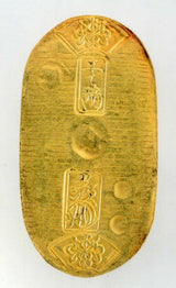 天保小判は天保8年〜安政5年 (1837~1858)に鋳造されました。 金56.8% 銀43.2% 量目11.2g。 裏の極印が保の字なので、保字小判ともいいます。 鑑定書・桐箱付き。