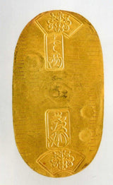 天保小判は天保8年〜安政5年 (1837~1858)に鋳造されました。 金56.8% 銀43.2% 量目11.3g。 裏の極印が保の字なので、保字小判ともいいます。 鑑定書・桐箱付き。