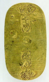 元文小判は元文元年~文政元年(1736~1818)まで鋳造されました。 背に真書体の文の字の刻印があり真文小判とも呼ばれています。 品位は金653 / 銀347 量目13.00g です。 鑑定書・桐箱付き。