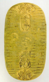 元文小判は元文元年~文政元年(1736~1818)まで鋳造されました。 背に真書体の文の字の刻印があり真文小判とも呼ばれています。 馬神は縁起の良い七福小判です。 品位は金653 / 銀347 量目13.00g です。 鑑定書・桐箱付き。