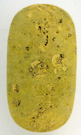 元文小判は元文元年~文政元年(1736~1818)まで鋳造されました。 背に真書体の文の字の刻印があり真文小判とも呼ばれています。 馬神は縁起の良い七福小判です。 品位は金653 / 銀347 量目13.00g です。 鑑定書・桐箱付き。