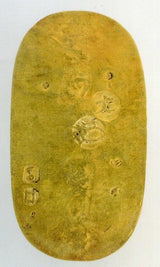 元文小判は元文元年~文政元年(1736~1818)まで鋳造されました。 背に真書体の文の字の刻印があり真文小判とも呼ばれています。 品位は金653 / 銀347 量目13.00g です。 鑑定書・桐箱付き。