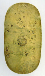 元文小判は元文元年~文政元年(1736~1818)まで鋳造されました。 背に真書体の文の字の刻印があり真文小判とも呼ばれています。 馬神は縁起の良い七福小判です。 品位は金653 / 銀347 量目13.00g です。 鑑定書・桐箱付き。