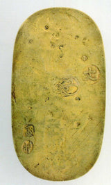 元文小判は元文元年~文政元年(1736~1818)まで鋳造されました。 背に真書体の文の字の刻印があり真文小判とも呼ばれています。 馬神は縁起の良い七福小判です。 品位は金653 / 銀347 量目13.00g です。 鑑定書・桐箱付き。