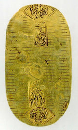 元文小判は元文元年~文政元年(1736~1818)まで鋳造されました。 背に真書体の文の字の刻印があり真文小判とも呼ばれています。 品位は金653 / 銀347 量目13.00g です。 鑑定書・桐箱付き。