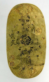 元文小判は元文元年~文政元年(1736~1818)まで鋳造されました。 背に真書体の文の字の刻印があり真文小判とも呼ばれています。 品位は金653 / 銀347 量目13.00g です。 鑑定書・桐箱付き。