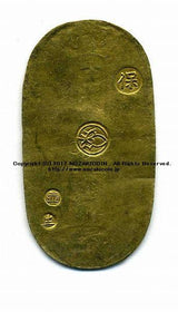 天保小判は天保8年〜安政5年 (1837~1858)に鋳造されました。 金56.8% 銀43.2% 量目11.2g。 裏の極印が保の字なので、保字小判ともいいます。 鑑定書・桐箱付き