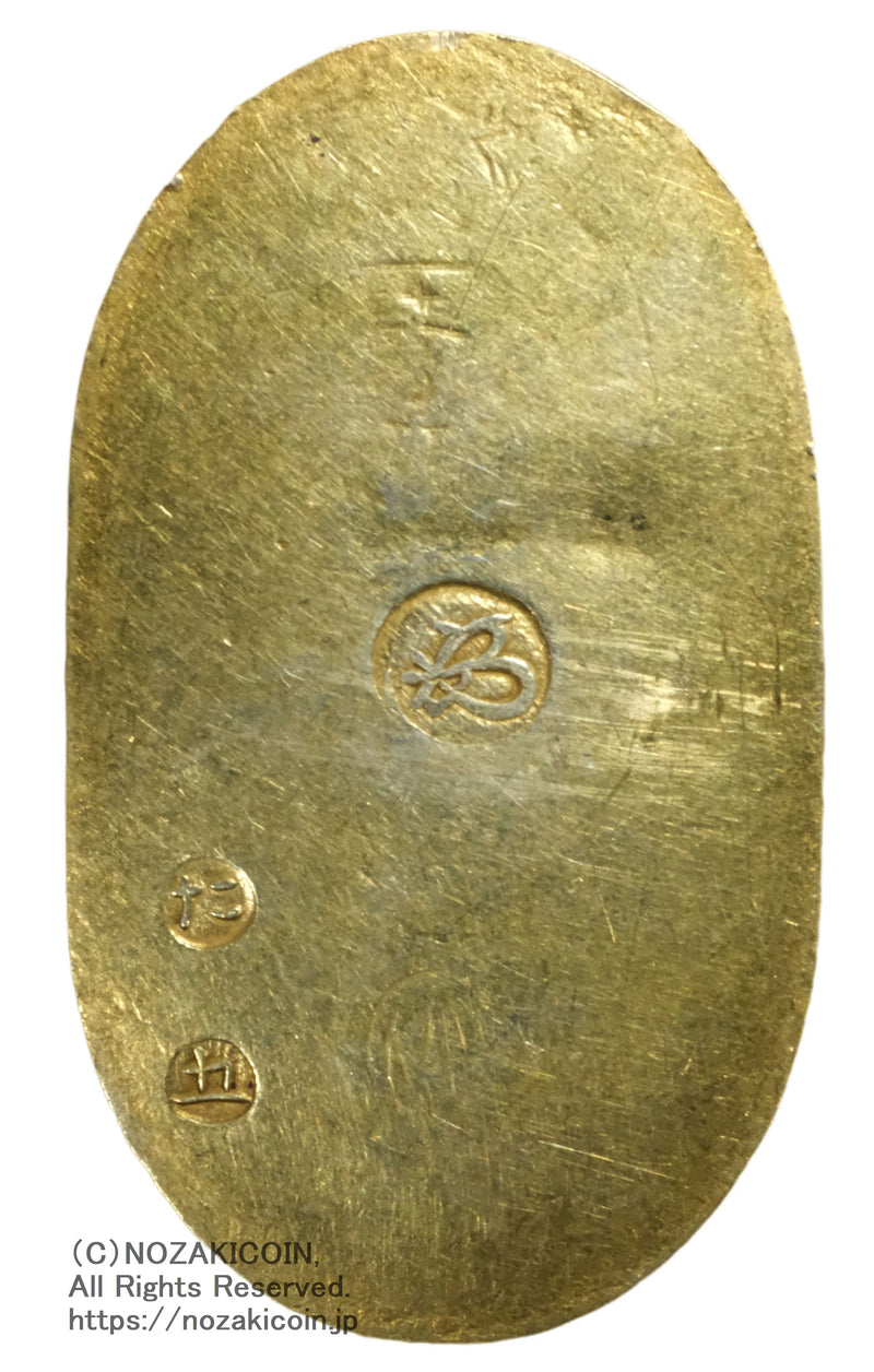 万延小判は万延元年～慶応3年(1860～1867)まで鋳造されました。品位は金574 / 銀426 量目3.3g です。小型で雛小判とも呼ばれます。鑑定書・桐箱付き。
鑑定書に磨き記載あり。