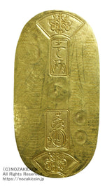 天保8年〜安政5年&nbsp;（1837～1858）に鋳造されました。金56.8%　銀43.2%　量目11.3g。裏の極印が保の字なので、保字小判ともいいます。鑑定書（令和7年10月28日）・桐箱付き。