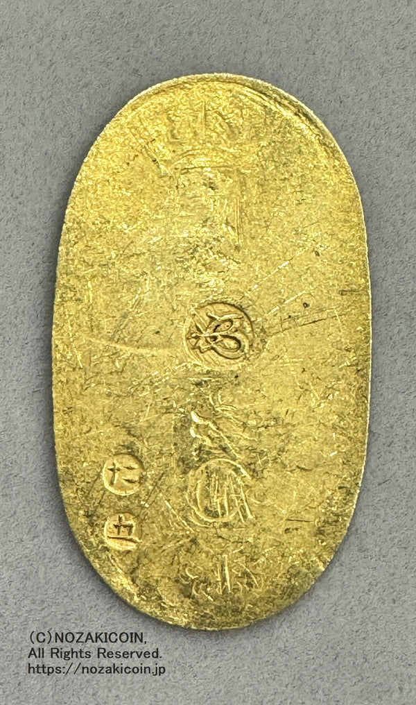 万延小判は万延元年～慶応3年(1860～1867)まで鋳造されました。品位は金574 / 銀426 量目3.3g です。小型で雛小判とも呼ばれます。鑑定書・桐箱付き。