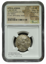 440-404BC
Strike 5/5
Surface 4/5
古代ギリシャを代表するアテネのテトラドラクマ銀貨です。紀元前440年から404年の間に鋳造された本品は、ペリクレス時代の繁栄を物語る歴史的遺産。 重量17.13gの銀製コインは、NGC鑑定によりXF（エクセレント・ファイン）グレードを獲得。ストライク5/5、表面品質4/5という優れた保存状態を示しています。&nbsp;