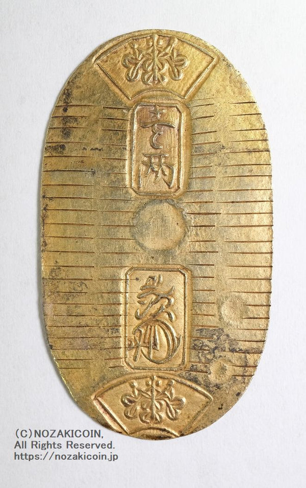 万延小判は万延元年～慶応3年(1860～1867)まで鋳造されました。品位は金574 / 銀426 量目3.3g です。小型で雛小判とも呼ばれます。鑑定書・桐箱付き。