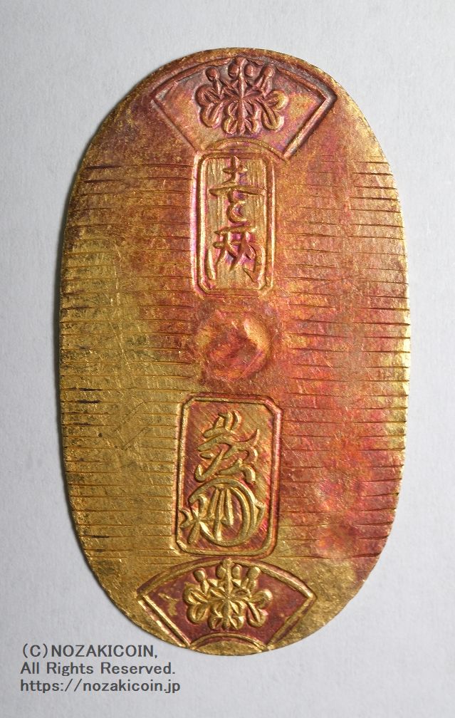 万延小判は万延元年～慶応3年(1860～1867)まで鋳造されました。品位は金574 / 銀426 量目3.3g です。小型で雛小判とも呼ばれます。鑑定書・桐箱付き。