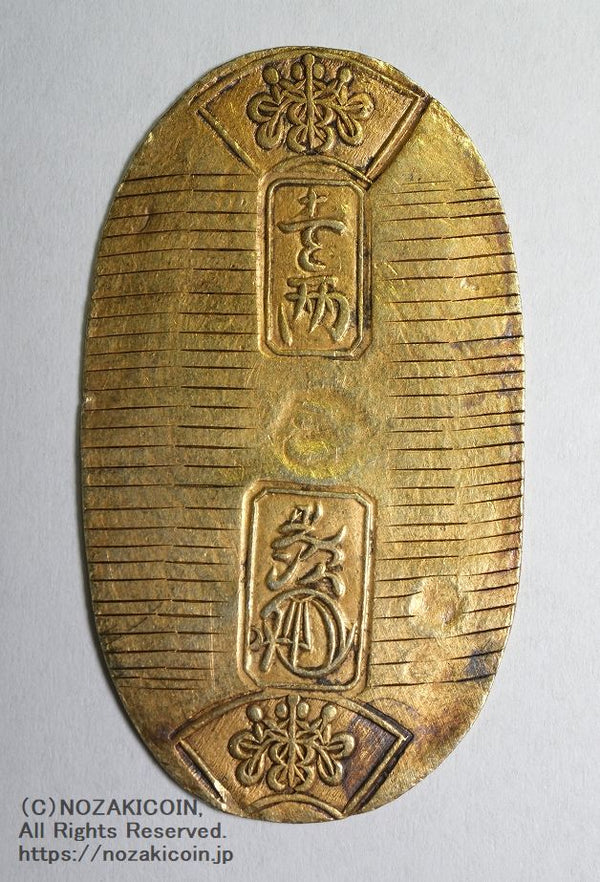 万延小判は万延元年～慶応3年(1860～1867)まで鋳造されました。品位は金574 / 銀426 量目3.3g です。小型で雛小判とも呼ばれます。鑑定書・桐箱付き。
