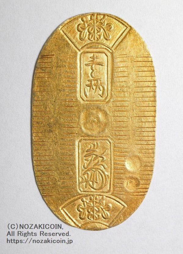 万延小判は万延元年～慶応3年(1860～1867)まで鋳造されました。品位は金574 / 銀426 量目3.3g です。小型で雛小判とも呼ばれます。鑑定書・桐箱付き。