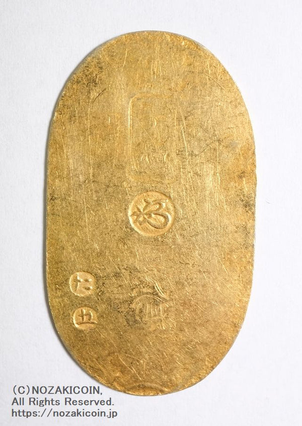 万延小判は万延元年～慶応3年(1860～1867)まで鋳造されました。品位は金574 / 銀426 量目3.3g です。小型で雛小判とも呼ばれます。鑑定書・桐箱付き。